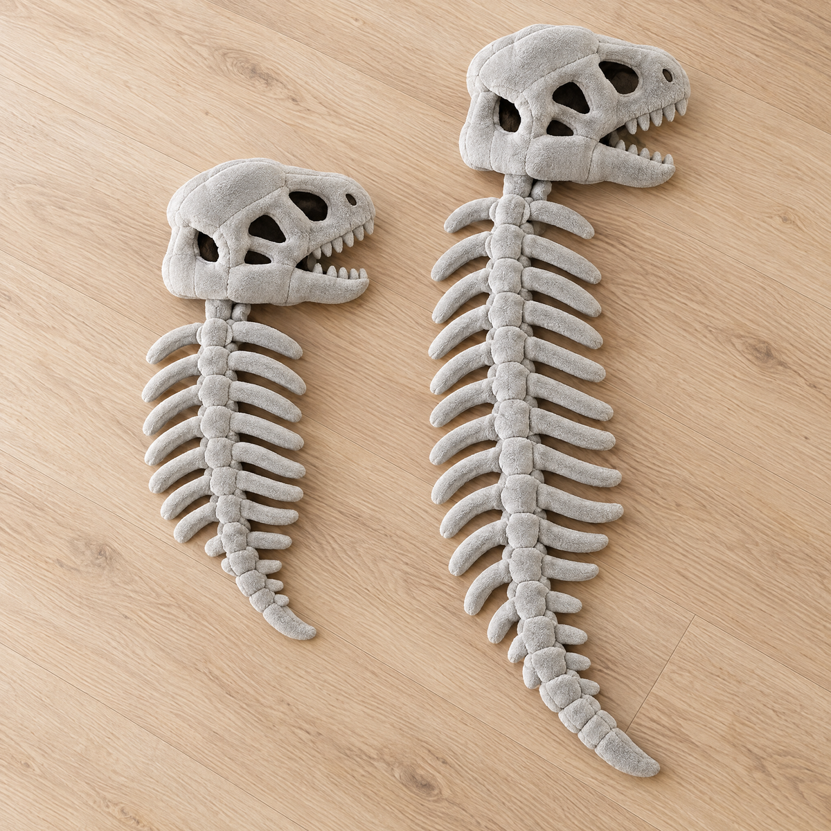De korte en de lange versie van het dinoskelet naast elkaar